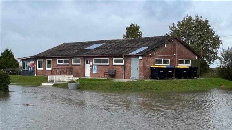 Das Restaurant Weseroase auf dem Campingplatz Rechtenfleth steht erhöht und wurde daher von dem Hochwasser verschont.