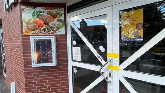 Das Restaurant in Stade war am Tag nach der Schießerei noch von der Polizei versiegelt. Foto: Vasel