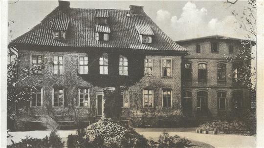 Das Rettungshaus in Himmelpforten heißt heute nach dem Gründer Steinmetzhaus. Ein neues Buch beleuchtet die Geschichte der Zwangserziehungsanstalt.