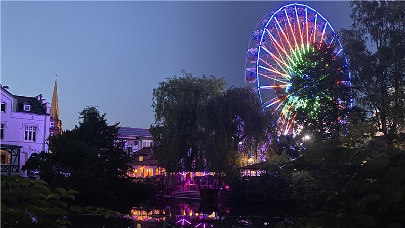 Das Riesenrad darf beim Buxtehuder Altstadtfest nicht fehlen.