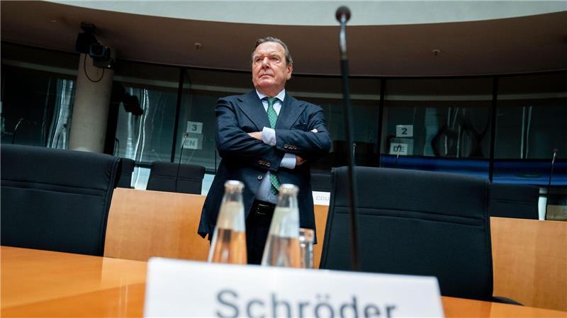 Schröder-Befragung durch Untersuchungsausschuss öffentlich Das Ringen um eine Aussage Schröders vor dem Untersuchungsausschuss in Schwerin ist beendet. (Archivbild)
