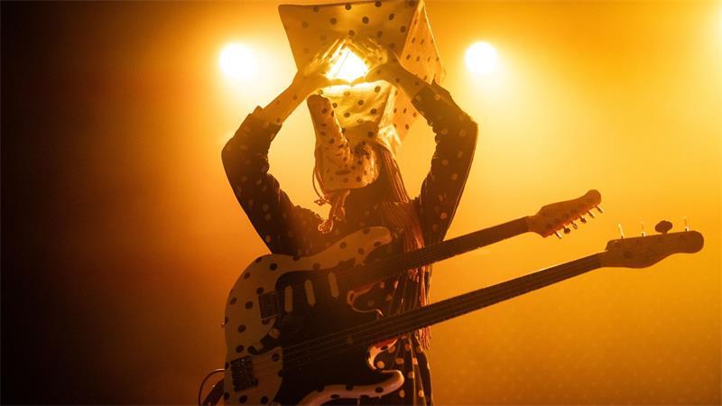 Das Rock-Duo Angine de Poitrine tritt im Mod Club in Toronto auf. 