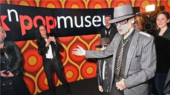 Das Rock’n’Popmuseum zeigt eine Sonderausstellung zu Udo Lindenberg, der am Sonntag 80 wird - auch zur Eröffnung 2018 kam der Sänger. (Archivbild) 