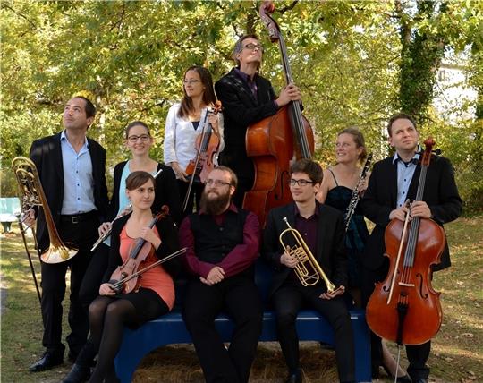 Das Salonorchester Presto Rosso spielt im „Historischen Tanzsaal“ am Kiekeberg ® Bild Birgit Adam-Küllsen
