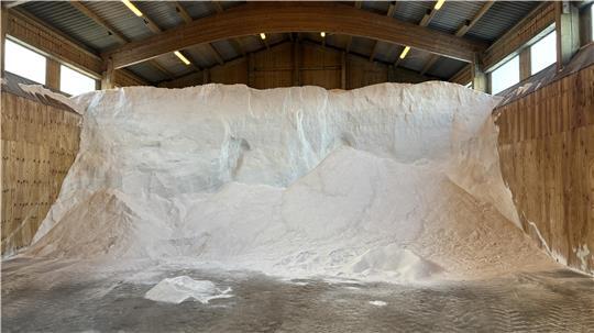 Blick in das Streusalzlager in Drochtersen.