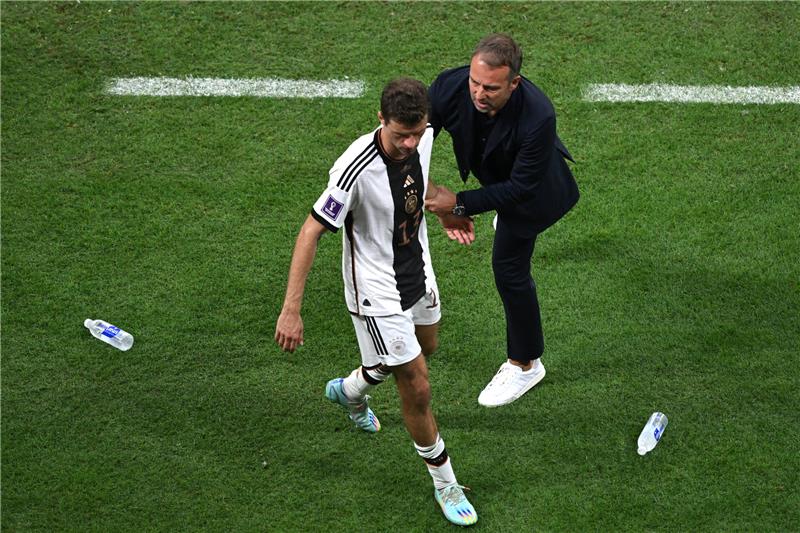 Brisante DFB-Doku von WM-Debakel: Flick & Co. hatten kein Veto-Recht Das Scheitern in Katar wurde auch Bundestrainer Hansi Flick und arrivierten Kräften wie Thomas Müller angelastet. Foto: dpa