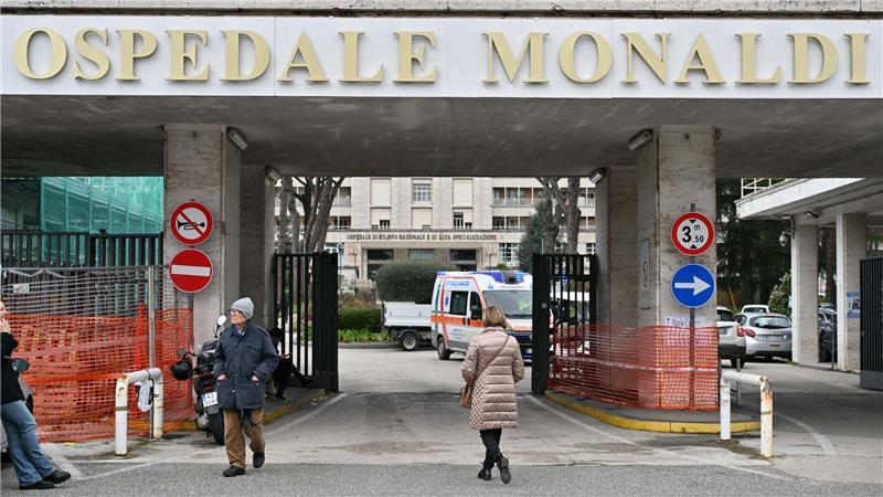 Die verzweifelte Hoffnung auf noch ein Herz Das Schicksal des kleinen Jungen in der Monaldi-Klinik bewegt ganz Italien.