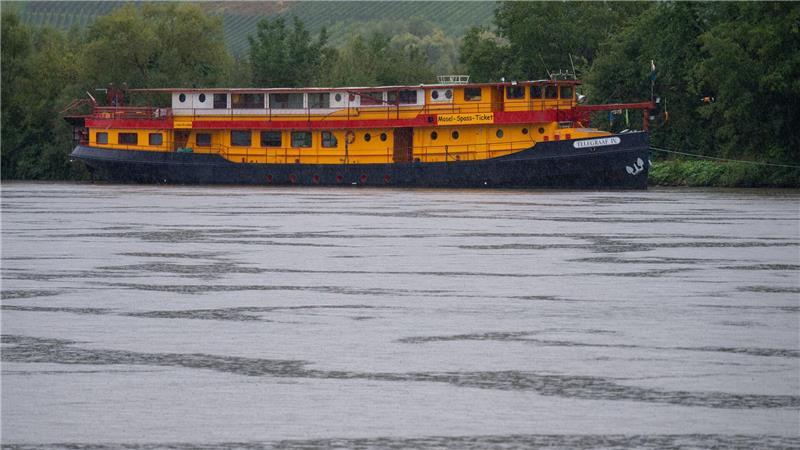 Bald gibt es erste Flussbestattungen in Deutschland Das Schiff eignet sich laut Besitzer auch gut für Flussbestattungen. (Archivbild)