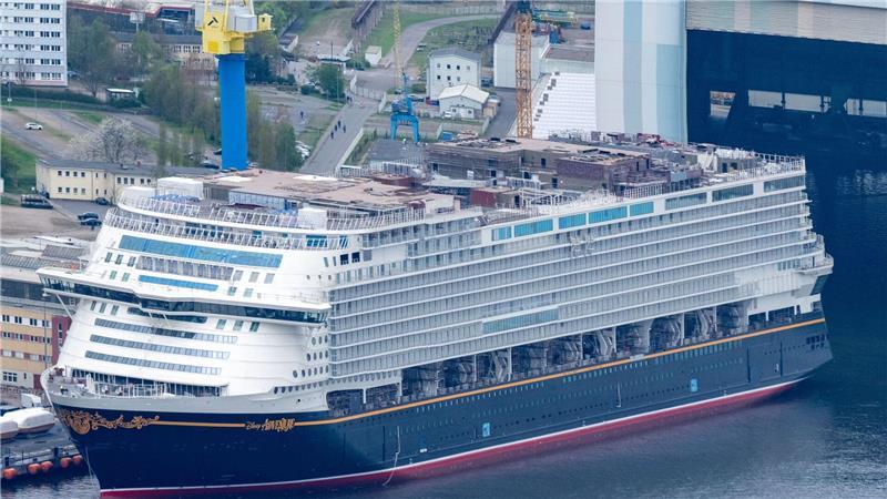 Kreuzfahrtschiff „Disney Adventure“ ist ausgedockt Das Schiff ist ausgedockt.
