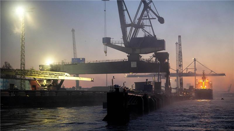 Castor-Transport rollt von Niedersachsen nach Bayern Das Schiff war vergangenen Mittwoch in Großbritannien gestartet.
