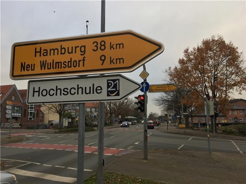 Das Schild in Buxtehude wies in Richtung "Neu Wulmsdorf" statt "Neu Wulmstorf". Foto: Wisser (Archiv)