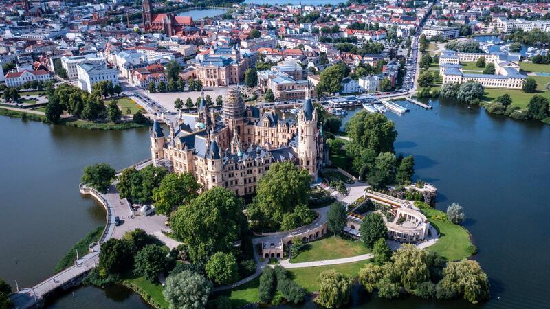 Große Freude über Unesco-Welterbe in Schwerin Das Schloss auf einer Insel im Schweriner See.