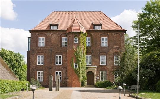 Das Schloss lädt Kinder und ihre Familien zu Märchen, Zauberei und Theater ein. Foto: Manfred Wigger