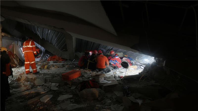 Tote und Vermisste nach Einsturz von Schule in Indonesien Das Schuldgebäude war erst teilweise fertiggestellt.