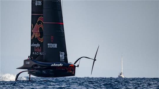 Das Schweizer Team Alinghi Red Bull Racing ist im Halbfinale der  Herausforderer-Runde zum America’s Cup Außenseiter.