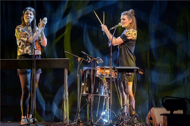 Das Schwestern-Duo JOCO stimmte mit ihrer nordisch-sphärischen Musik wunderbar auf Malene Sølvstens mythisch-spannende Welt ein. Foto: Jan-Iso Jürgens