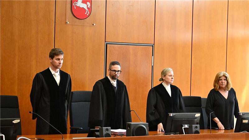 16-Jährige vor Zug gestoßen – Beschuldigter muss in Klinik Das Schwurgericht in Göttingen ordnete die Unterbringung des Beschuldigten an.