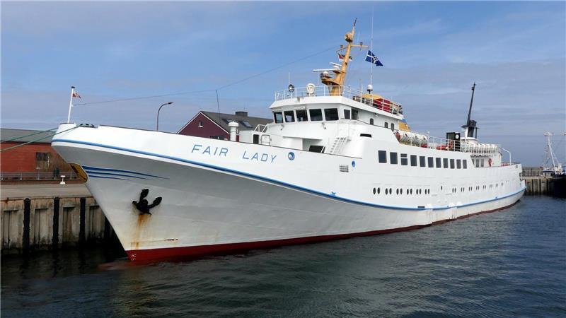 Helgoland-Fähre bleibt im Hafen: „Fair Lady“ fährt nicht Das Seebäderschiff „Fair Lady“ hat einen technischen Schaden. Deshalb liegt es in der Mützelfeldwerft in Cuxhaven. Auf dem Foto ist die „Fair Lady“ im Südhafen von Helgoland zu sehen.