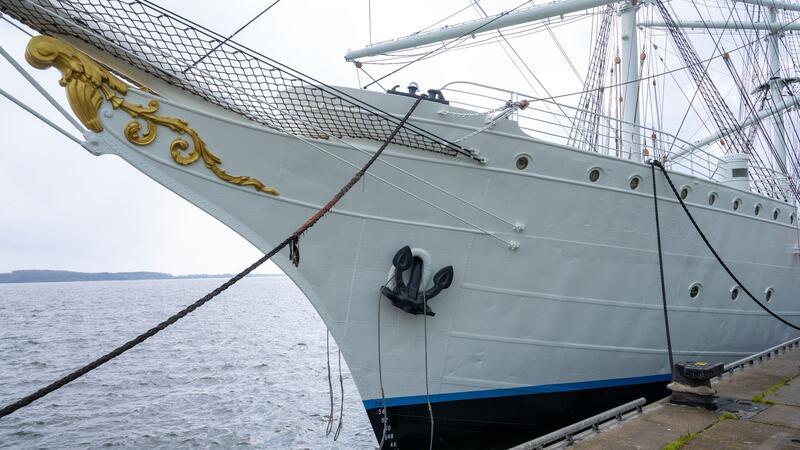 Das Segelschiff „Gorch Fock I“ liegt im am Ausrüstungkai der Volkswerft.