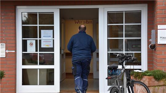 Das Seniorenpflegeheim „Zwei Eichen“ in Selsingen ist seit Freitag geschlossen. Die Angehörigen der Bewohner hatten nur einen Tag Zeit, für Vater oder Mutter einen Pflegeplatz in einer anderen Einrichtung zu finden.Foto: Jakob Brandt
