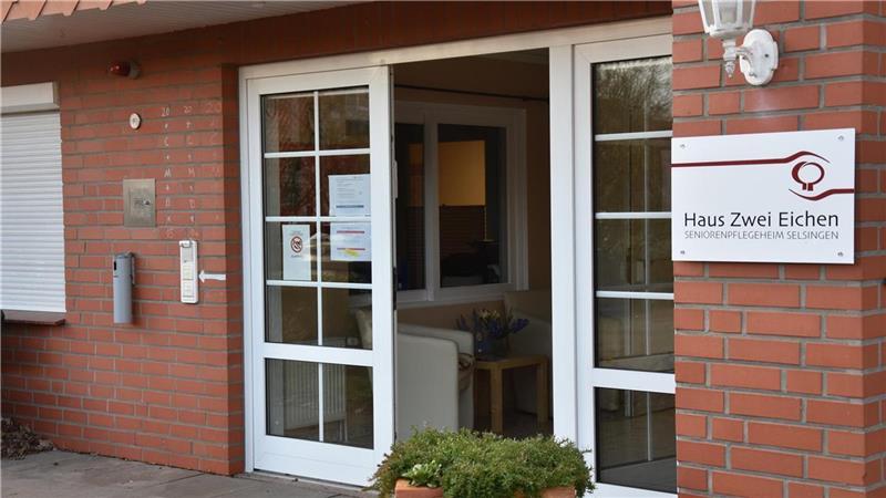 Pflegeheimbetreiber wirft Senioren raus Das Seniorenpflegeheim „Zwei Eichen“ in Selsingen schließt an diesem Freitag. Bewohner und Angehörige haben erst am Donnerstag davon erfahren. Foto: Jakob Brandt