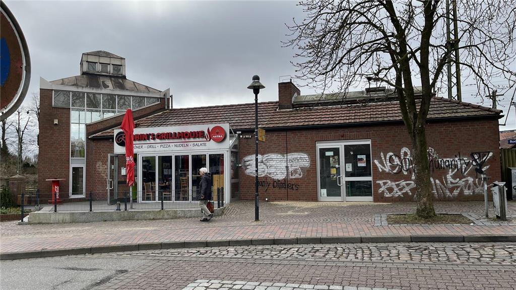 Das Service-Gebäude an der Fußgänger-Unterführung am Bahnhof wird einem neuen Ba...