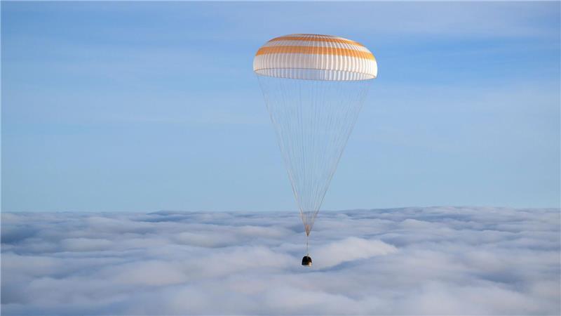 US-Amerikaner und Russen nach ISS-Mission auf Erde gelandet Das „Sojus MS-26“-Raumschiff ist in Kasachstan gelandet.