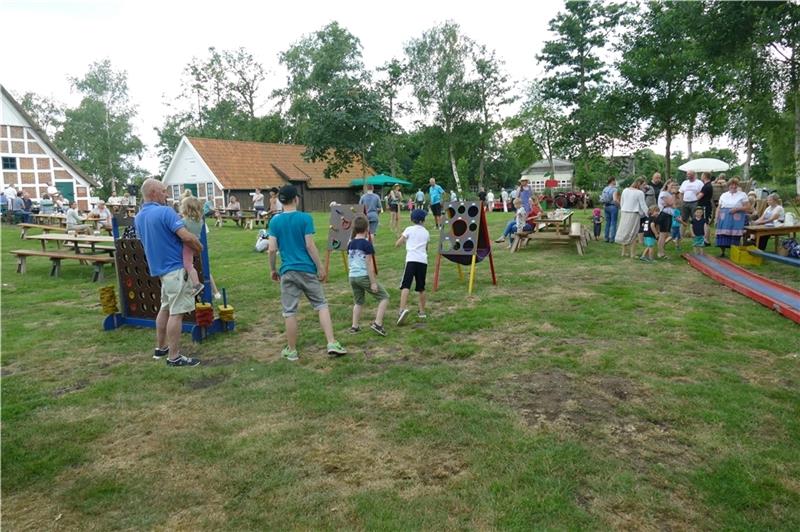 Heimathof Hüll feiert 30. Geburtstag Das Sommerfest auf dem Heimathof-Areal im Vorjahr.