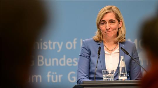 Das Sparpaket für die Krankenversicherung soll am Mittwoch vom Kabinett auf den Weg gebracht werden. (Archivbild) 