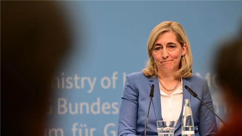 Das Sparpaket für die Krankenversicherung soll am Mittwoch vom Kabinett auf den Weg gebracht werden. (Archivbild) 