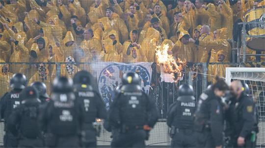 Das Spiel Dresden gegen Hertha BSC im April wurde von Ausschreitungen überschattet. (Archivbild)