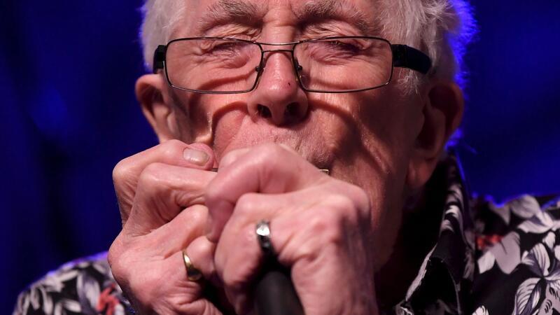 Das Spielen der Instrumente hatte sich John Mayall selbst beigebracht.