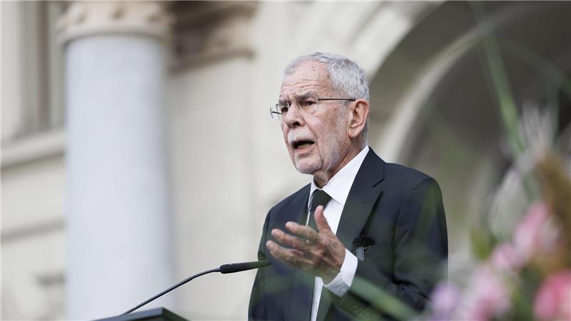 Österreichs Präsident: Waffengesetz „wird zu prüfen sein“ Das Staatsoberhaupt bringt sich in die Waffen-Debatte ein.
