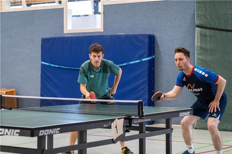 Kreismeisterschaft im Tischtennis leidet unter Teilnehmerflucht Das Stader Doppel Jan Luca Tank (l.) und Dennis Meyer verpasste den Einzug ins Finale. Foto: TTKV
