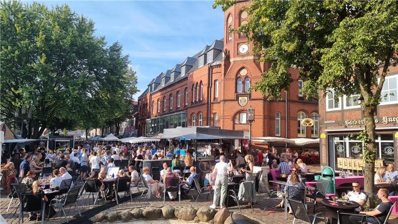 Das Stader Winzerfest am Pferdemarkt ist wegen der geselligen Atmosphäre beliebt.
