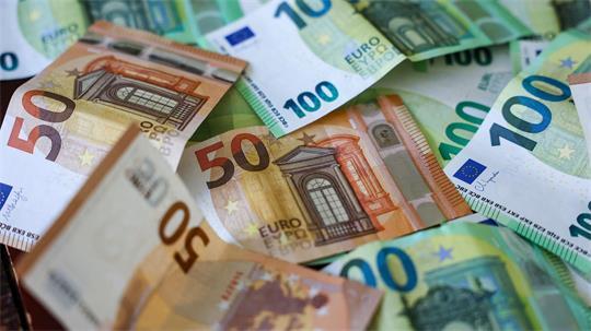 Das Statistische Bundesamt in Wiesbaden errechnet regelmäßig Zahlen zum Finanzierungssaldo des Staates. (Symbolbild)
