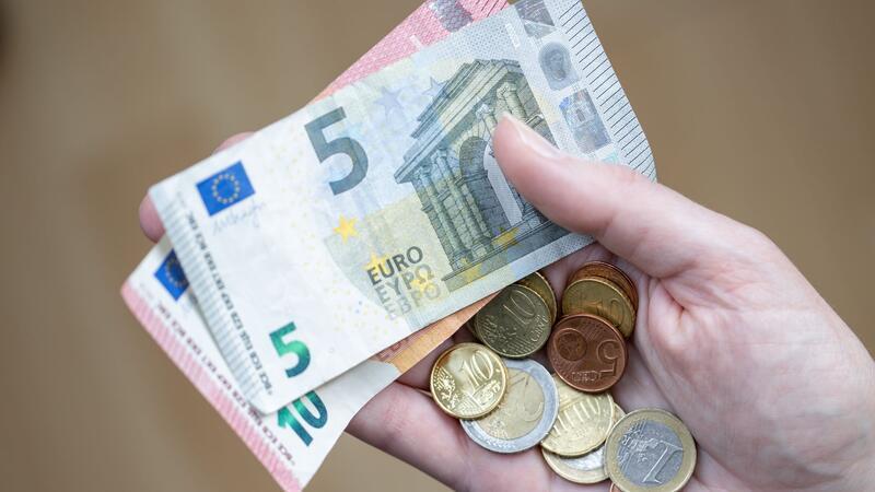 Verbraucher in der Preisfalle? Inflation sinkt nur langsam Das Statistische Bundesamt veröffentlicht erste Zahlen zur Entwicklung der Teuerungsrate in Deutschland.