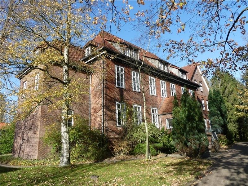 Das Steinmetzhaus : eines der beiden ältesten und geschichtsträchtigsten Bauwerke von Himmelpforten. Waschbecken gibt es hier zuhauf – nahezu jedes alte und noch nicht renovierte Zimmer im Altbau ist mit einem kleinen Becken ausgestattet. F