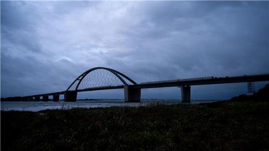 Das Sturmtief bringt Orkanböen bis 120 km/h an der Küste. (Symbolbild)