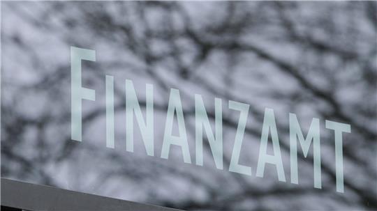 Das Stuttgarter Finanzamt. Bundesweit ist die Zahl der Klagen gegen Steuerbescheide stark gesunken. (Symbolbild)