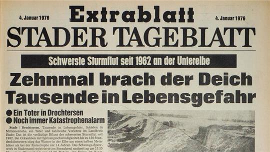 Das TAGEBLATT erschien am Sonntag, 4. Januar 1976, mit einem Extrablatt zur Sturmflut. Auch in den nächsten beiden regulären TAGEBLATT-Ausgaben damals dominierte das Thema natürlich die Berichterstattung.