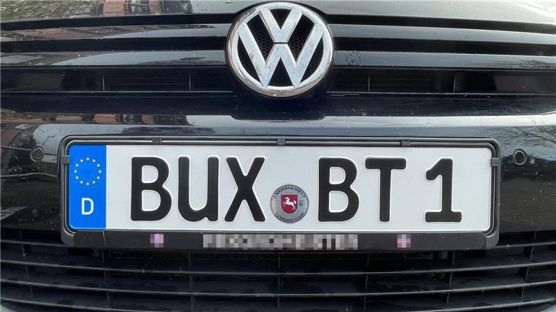 Kennzeichen BUX für Buxtehude: Jetzt ist der Bundesrat dran Das TAGEBLATT hat sich schon einmal ein Buxtehuder Kennzeichen stanzen lassen. Das Siegel des Landkreises ist nicht original, sondern mithilfe von Photoshop reingemogelt.