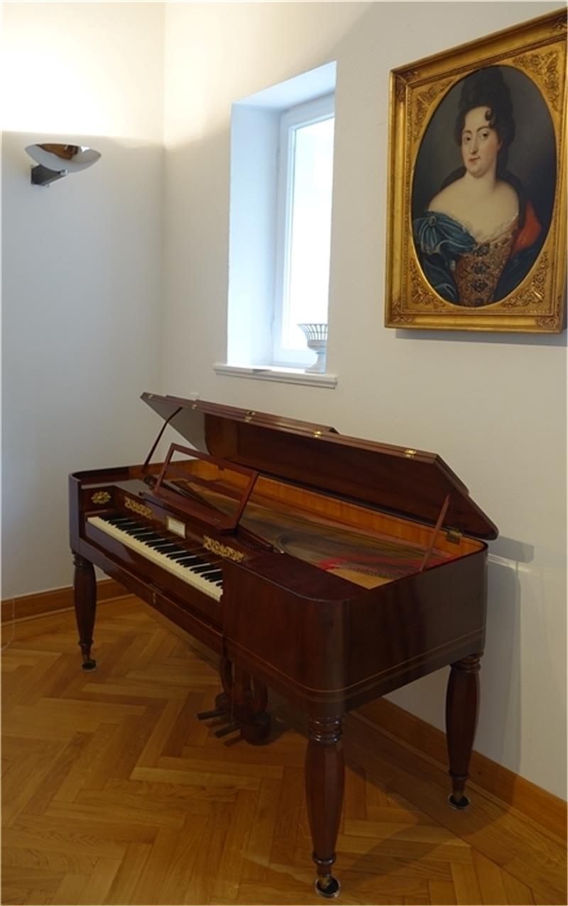 Ein besonderes Instrument für das Schloss Agathenburg Das Tafelklavier im Schloss.