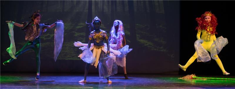 Das Tanztheater „Weltenspringer“ verbindet Kinder aus verschiedenen Herkunftsländern in Musik und Bewegung auf der Bühne.