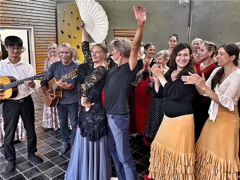 Das Tanztheater der Flamencoschule Susanne Rieck nimmt das Publikum mit auf eine Reise ins Herz des spanischen Tanzes.