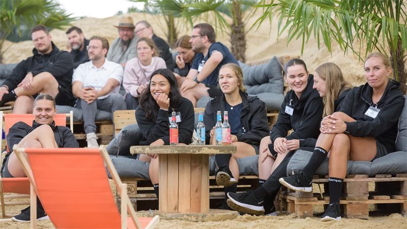 Dutch Community beim BSV: So ticken die Neuzugänge aus den Niederlanden Das Team Buxtehude präsentierte sich den Sponsoren und einigen Fanclub-Mitgliedern.