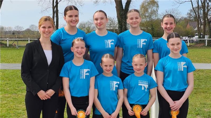 Das Team Fredenbeck I gewinnt die höchste Klasse beim eigenen Turnier. Hinten, von links: Jula Schober, Eva Esser, Johanna Wigger, Emily Maschalek. Vorne, von links: Mila Koböck, Emma Klindworth, Linda Brinkmann, Juna Krause, Hannah Stüve.