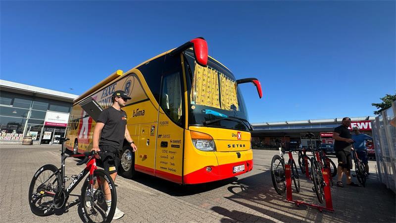 Cyclassics-Ticker: 70-Jähriger stirbt beim Jedermann-Rennen Das Team Uno-X ist bereits angekommen.