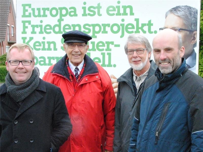 Das Team , das die Wahlprogramme analysiert hat (von links): Bernd Titze, Dr. Olaf Specht, Christian Thode und Dr. Henrik Althaus. Es fehlt Carola Bardenhagen. Foto Stief
