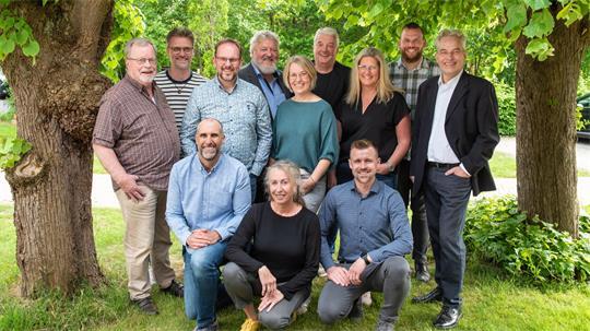 Gruppenbild der OLH. Hinten (von links): Dr. Rudolf Kinzinger, Hoimar Müller, Marco Lunden, Dieter Holzmann, Angela Schwerdts, Stefan Holst, Tina Tischer, Sebastian Wick, Jörn-Hinnerk Abbe.  Vorne von links: Arne von See, Sonja von Stemm, Marvin Rapp.